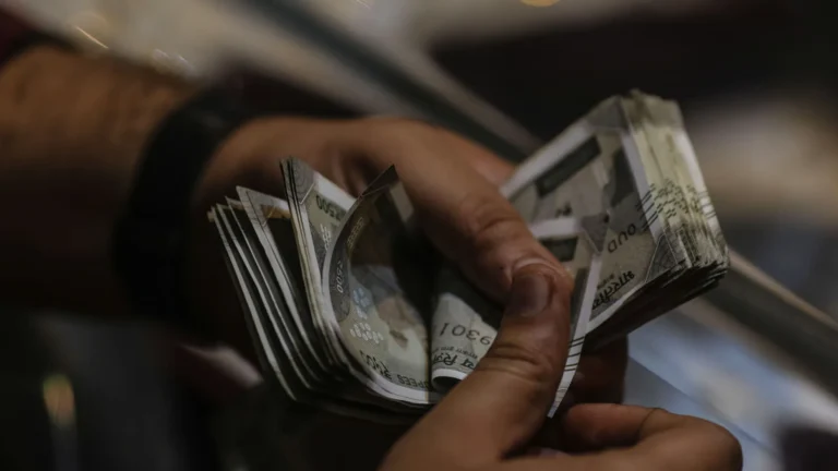 Indian Rupee Rallies 1% as RBI’s Dollar-Market Intervention Reshapes Currency Hedging